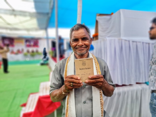 जनसमस्या निवारण शिविर भड़ेसर में गोरेलाल बरेठ को तत्काल मिला किसान किताब