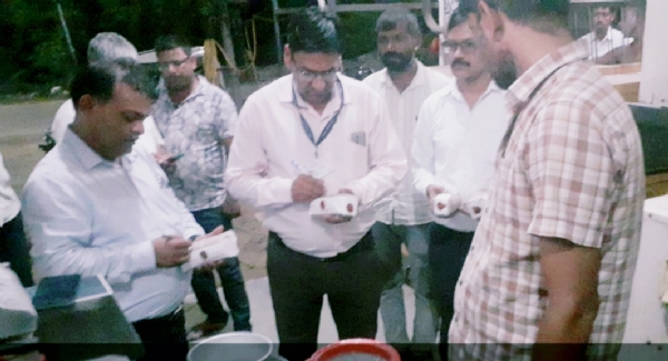 दूध की गुणवत्ता जांचने के लिए उतरी खाद्य सुरक्षा विभाग की टीम ने लिए कई स्थानों से  सैंपल