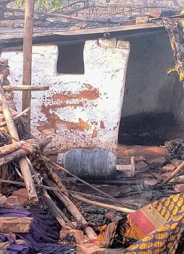 हादसे के बाद क्षतिग्रस्त मकान