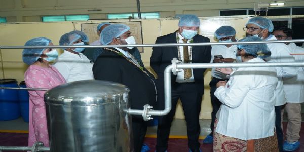 न्यूजीलैंड के प्रतिनिधिमंडल ने किया शहद प्रसंस्करण इकाई का भ्रमण