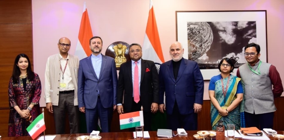 दिल्ली में सचिव (पश्चिम) सिबी जॉर्ज ने ईरान के उप विदेश मंत्री डॉ. काज़ेम गरीबाबादी से मुलाकात की।