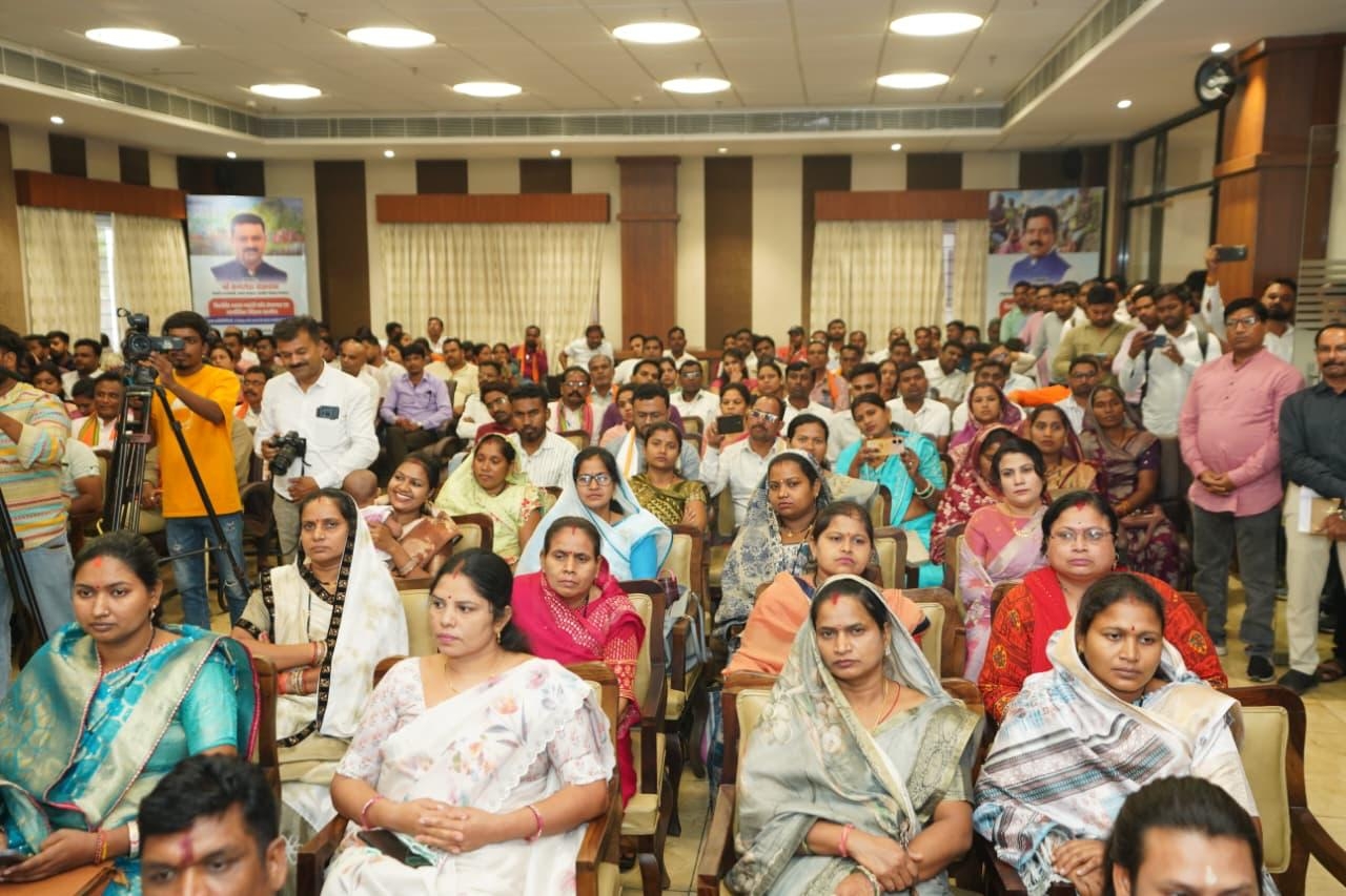 केंद्रीय ग्रामीण विकास राज्य मंत्री कमलेश पासवान “वीबी-ग्राम जी” के संबंध में आयोजित सेमिनार एवं समीक्षा बैठक को संबोधित करते हुए केंद्रीय ग्रामीण विकास राज्य मंत्री कमलेश पासवान “वीबी-ग्राम जी” के संबंध में आयोजित सेमिनार एवं समीक्षा बैठक को संबोधित करते हुए