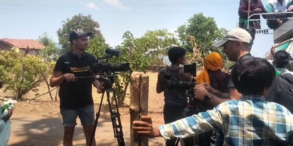 मप्र के छिंदवाड़ा जिले में शूटिंग के लिए पहुंची स्पेन की टीम (फाइल)