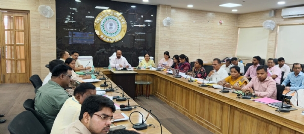 बैठक में शामिल अधिकारी