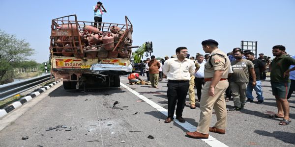 दुर्घटनाग्रस्त डीसीएम दुर्घटनाग्रस्त डीसीएम