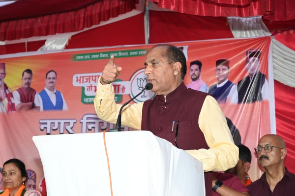 चुनाव प्रचार के दाैरान जयराम ठाकुर।