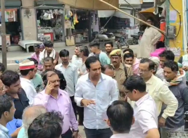 आयुर्वेदिक अस्पताल की जांच के लिए पहुंचे अफसर