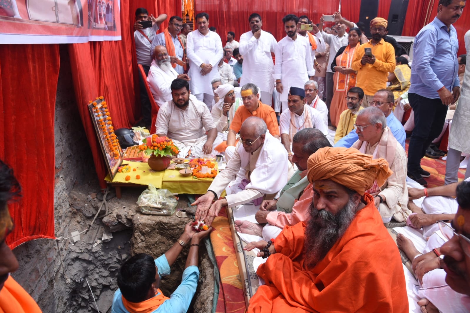चंपत राय व संघ के अन्य वरिष्ठ पदाधिकारी चंपत राय व संघ के अन्य वरिष्ठ पदाधिकारी