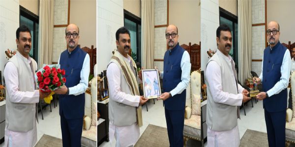 छग के राज्यपाल डेका से केन्द्रीय ग्रामीण विकास राज्य मंत्री पासवान ने किया सौजन्य भेंट