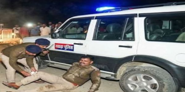 बालू माफियाओं ने ट्रैक्टर से कुचलकर पुलिस अधिकारी को किया जख्मी ,6 माफिया गिरफ्तार
