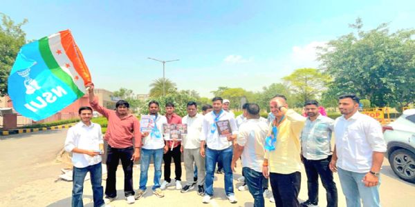 जींद : नीट परीक्षा रद्द होने पर विश्वविद्यालय में एनएसयूआई ने किया प्रदर्शन