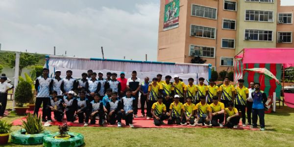 क्रिकेट, सेमीफाइनल मैच में डीएवी की जीत