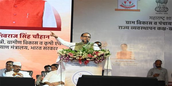 फोटो: सातारा में कार्यक्रम को संबोधित करते हुए केंद्रीय मंत्री शिवराज सिंह चौहान