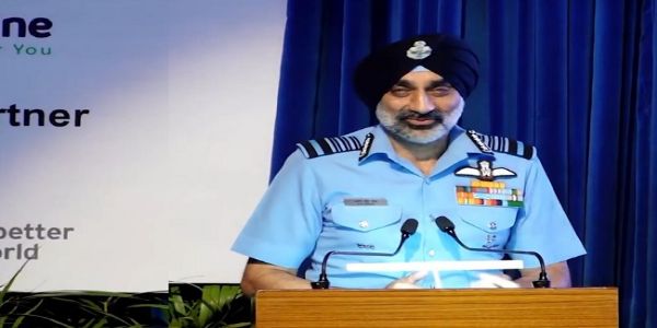 नई दिल्ली के एयरफोर्स ऑडिटोरियम में एयरोस्पेस पावर सेमिनार को संबोधित करते वायु सेना प्रमुख एपी सिंह नई दिल्ली के एयरफोर्स ऑडिटोरियम में एयरोस्पेस पावर सेमिनार को संबोधित करते वायु सेना प्रमुख एपी सिंह