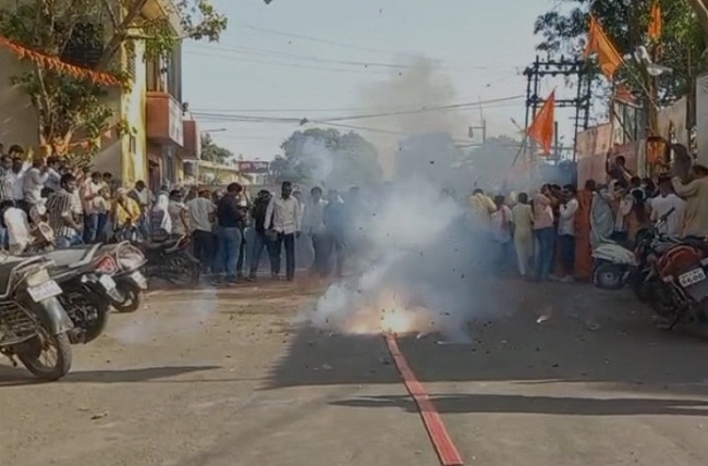 भोजशाला के बाहर जश्न का माहौल भोजशाला के बाहर जश्न का माहौल