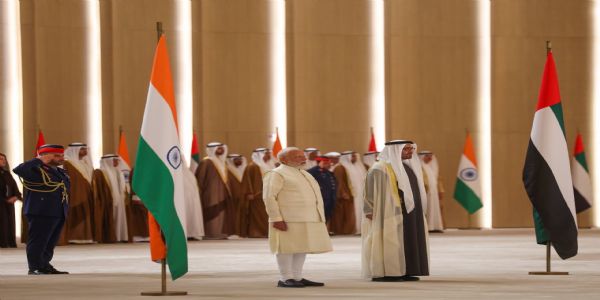 गार्ड ऑफ आनर के दौरान प्रधानमंत्री मोदी और यूएई के राष्ट्रपति गार्ड ऑफ आनर के दौरान प्रधानमंत्री मोदी और यूएई के राष्ट्रपति