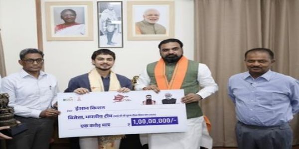 मुख्यमंत्री सम्राट चौधरी ने 1 करोड़ रुपये देकर युवा क्रिकेटर ईशान किशन को किया सम्मान