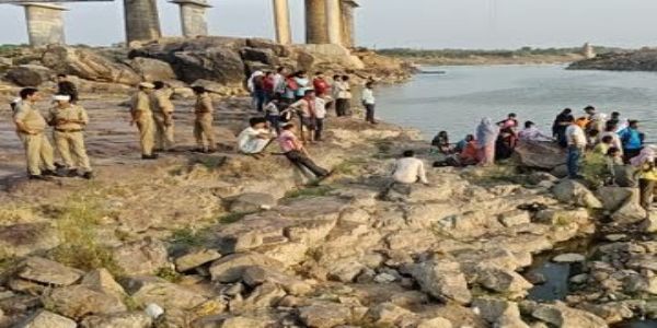 नहाने गए किशोरों समेत तीन की केन नदी में डूबने से मौत