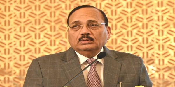 जबलपुर में आयोजित विधिक व्याख्यान कार्यक्रम को संबोधित करते हुए सीजेआई सूर्यकांत जबलपुर में आयोजित विधिक व्याख्यान कार्यक्रम को संबोधित करते हुए सीजेआई सूर्यकांत
