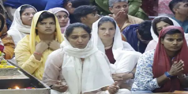 बाबा महाकाल की भस्म आरती में भारतीय महिला क्रिकेट टीम