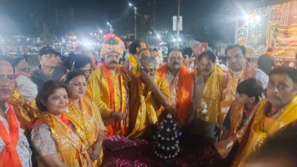 शोभायात्रा में भगवान परशुराम शोभायात्रा समिति मथुरा के राष्ट्रीय अध्यक्ष पंडित रामगोपाल शर्मा एवं श्री वामन भगवान महोत्सव समिति के संस्थापक श्याम शर्मा