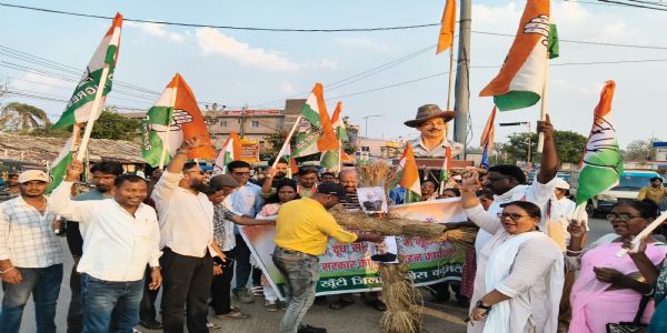 मूल्य वृद्धि के खिलाफ कांग्रेस ने किया प्रदर्शन