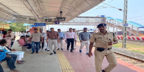 डीआरएम ने लोहरदगा रेलवे स्टेशन का किया निरीक्षण