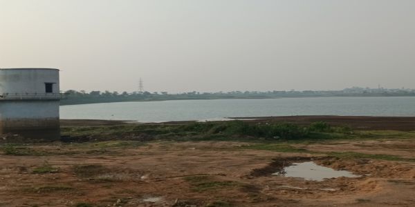छड़वा डैम का जलस्तर घटा, शहर में गहराने लगा पानी का संकट