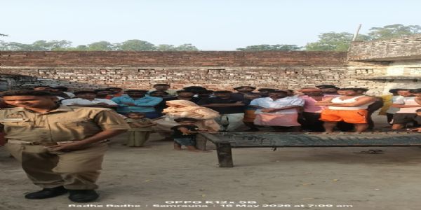 घर के बरामदे में फंदे से लटका मिला युवक का शव, पुलिस जांच में जुटी