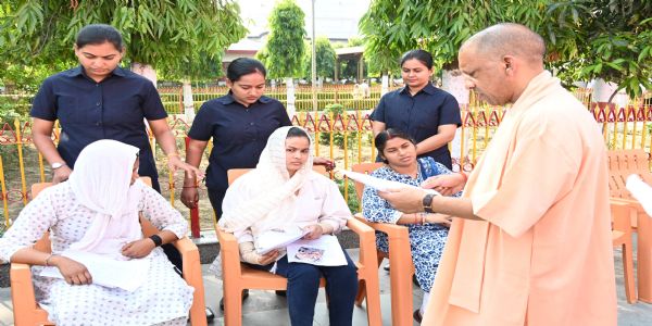 मत करिए चिंता, उपचार कराने में भरपूर मदद देगी सरकार : मुख्यमंत्री योगी