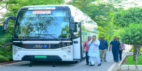 मुख्यमंत्री भजनलाल शर्मा ने ईवी बस से किया सफर: दिया ग्रीन मोबिलिटी और ईंधन बचत का संदेश