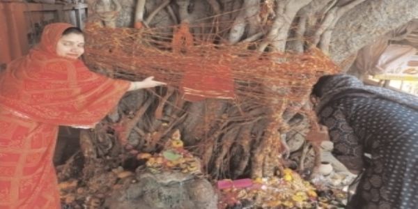 हजारों श्रद्धालुओं ने लगाई शनि अमावस्या पर आस्था की डुबकी