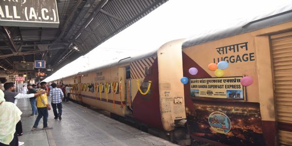 तीन नई नियमित ट्रेनों का अजमेर से शुभारंभ