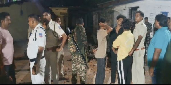 आसनसोल की मस्जिद से लाउडस्पीकर की आवाज कम करने की अपील करने गई पुलिस टीम पर हमला, थाने में घुसकर तोड़फोड़