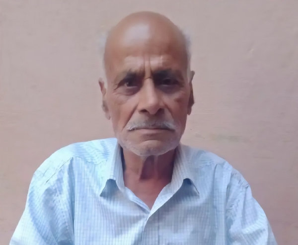 शिकायकर्ता मोहनलाल जानकारी देते हुए शिकायकर्ता मोहनलाल जानकारी देते हुए