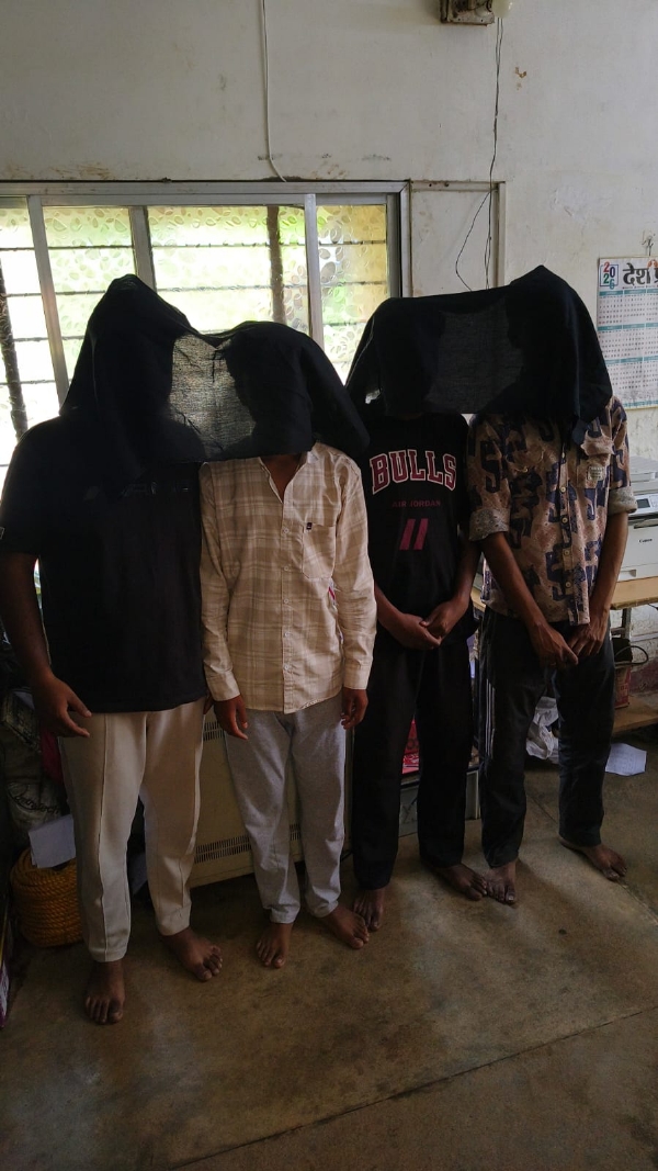 गिरफ्तार आरोपितों की तस्वीर गिरफ्तार आरोपितों की तस्वीर