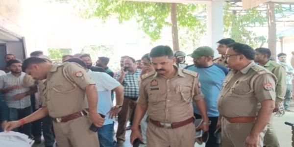 डंपर ट्रक और कार की भिड़ंत में दो परिवारों की उजड़ गई जिंदगी डंपर ट्रक और कार की भिड़ंत में दो परिवारों की उजड़ गई जिंदगी