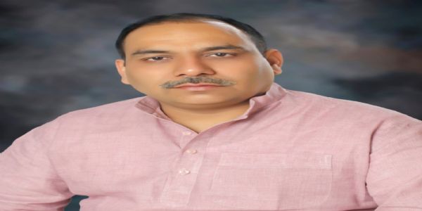 प्रधानमंत्री के आह्वान के बाद मंत्रियों के काफिले व आचरण पर कांग्रेस ने उठाए सवाल