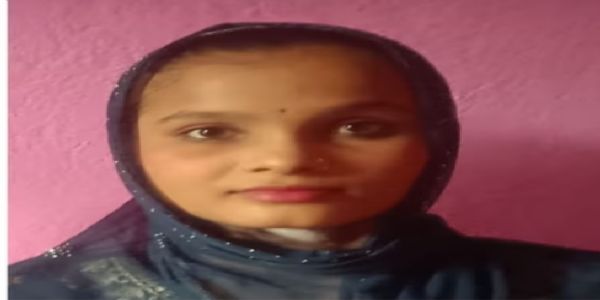 विद्यालय परिसर से महिला का दफन किया हुआ शव बरामद, पति गिरफ्तार