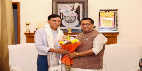 केंद्रीय खेल मंत्री से मिले ईं शैलेंद्र, क्षेत्र के लिए खेल सुविधाओं पर हुई चर्चा