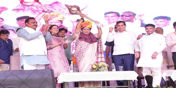 मुख्यमंत्री ने 100 करोड़ की विकास परियोजनाओं का किया शुभारंभ