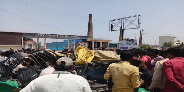 शाहजहांपुर में डंपर-ऑटो की टक्कर में तीन की मौत,चार घायल