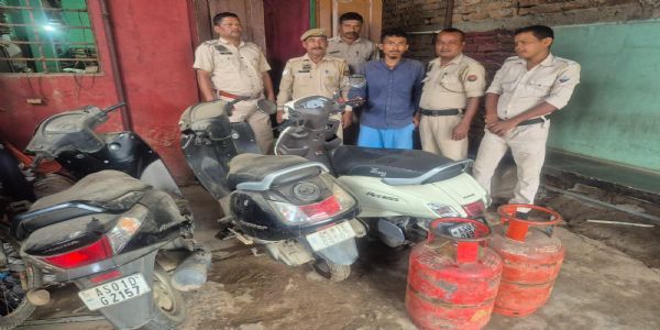 चोरी के मामले में चार आरोपित गिरफ्तार