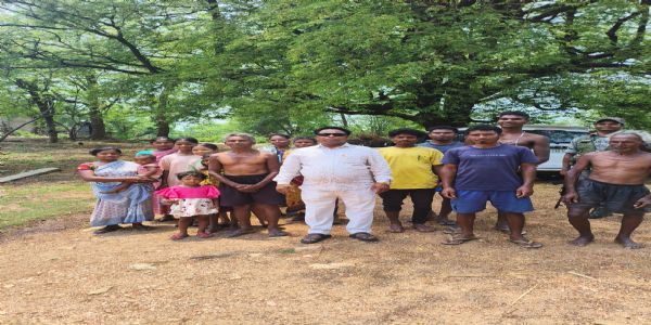खूंटी के सेतागड़ा गांव पहुंचे विधायक रामसूर्या मुंडा, ग्रामीणों की सुनीं समस्याएं