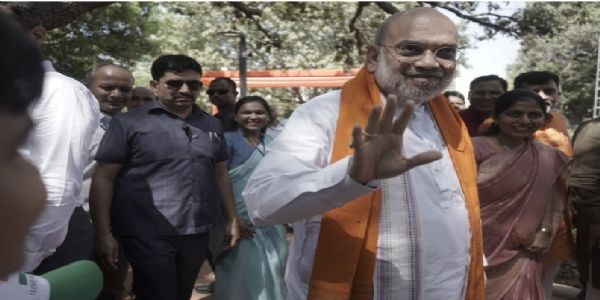 गार्डन का उद्धघाटन करते हुए केंद्रीय गृह मंत्री अमित शाह