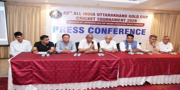 पत्रकारों के साथ बातचीत करते एसोसिएशन के पदाधिकारी। पत्रकारों के साथ बातचीत करते एसोसिएशन के पदाधिकारी।