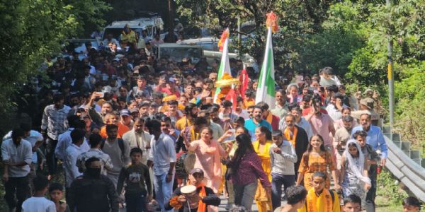रुद्रनाथ मंदिर के लिए विधिवत रवाना होती डोली। रुद्रनाथ मंदिर के लिए विधिवत रवाना होती डोली।