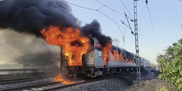 राजधानी एक्सप्रेस के बी-1 कोच में आग