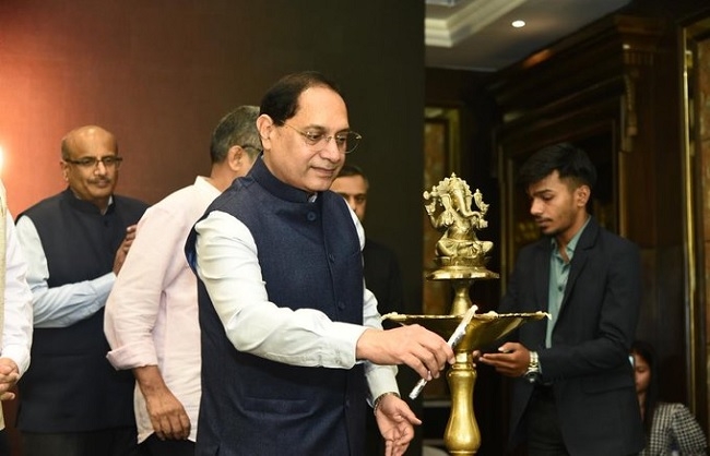‘क्षेत्रीय निवेशक जागरूकता संगोष्ठी’ को संबोधित करते तुहिन कांत पांडेय ‘क्षेत्रीय निवेशक जागरूकता संगोष्ठी’ को संबोधित करते तुहिन कांत पांडेय