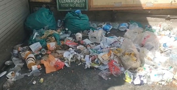 शिमला में लगे कूड़े के ढेर शिमला में लगे कूड़े के ढेर